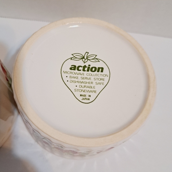 Action Japan Strawberries Mini Souffle Ramkin Baking Stoneware Set of 2 - Picture 5 of 6
